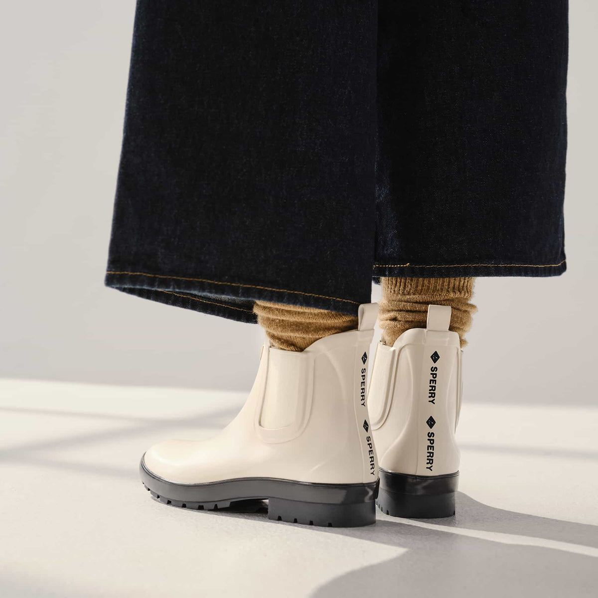 Drizzle Chelsea Rain Boot Cream | Sperry