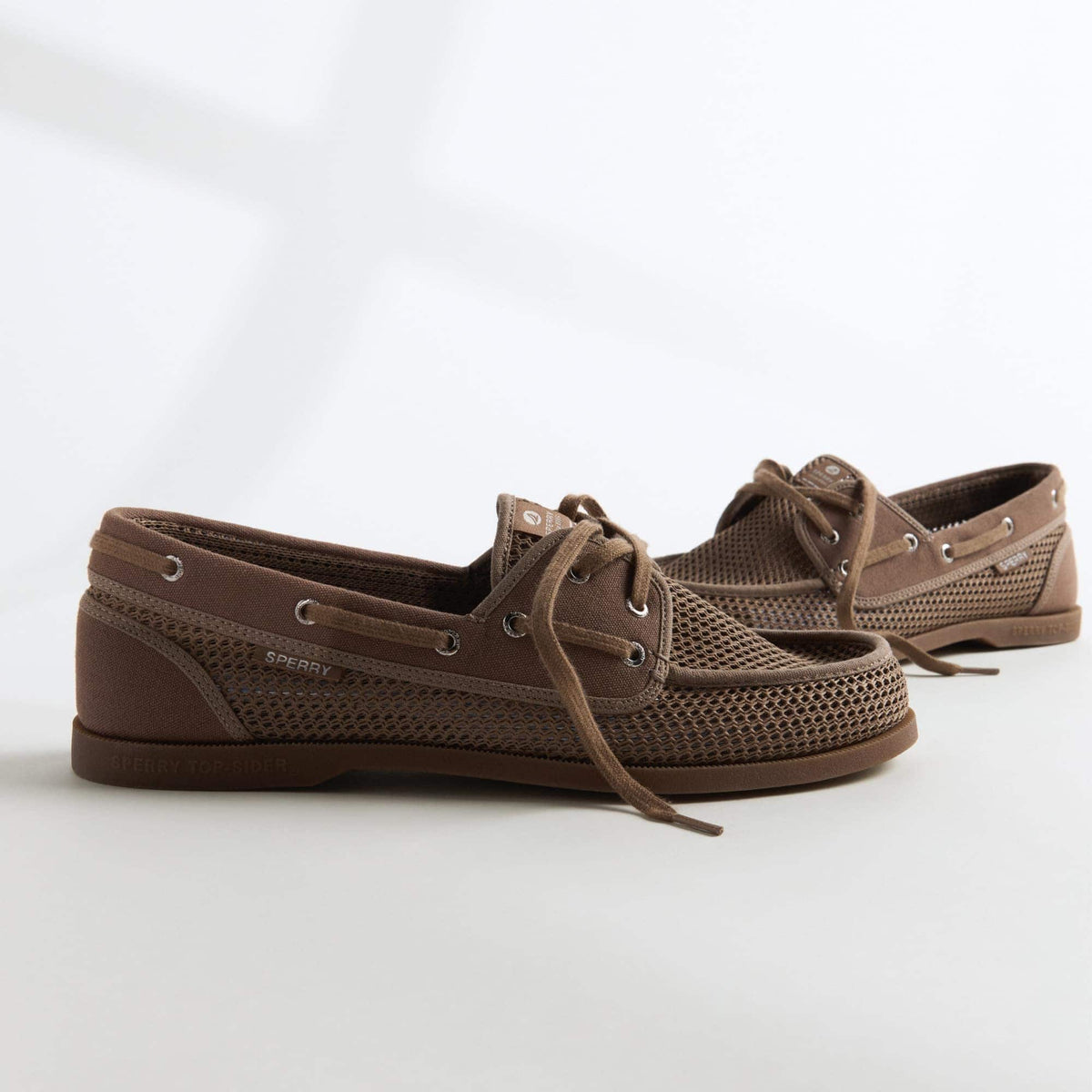 Helmsman Boat Shoe Taupe | Sperry